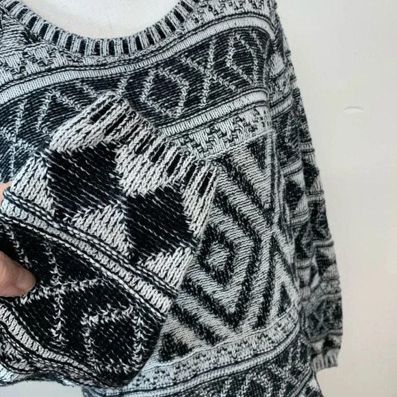 Lucky Brand Sweater Woman Large Black White Geometric Print  Long Sleeve Boxy - Picture 5 of 8